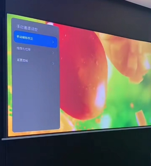 自动对焦与手动场景化优劣对比九游会投影仪对焦方式怎么选(图1)