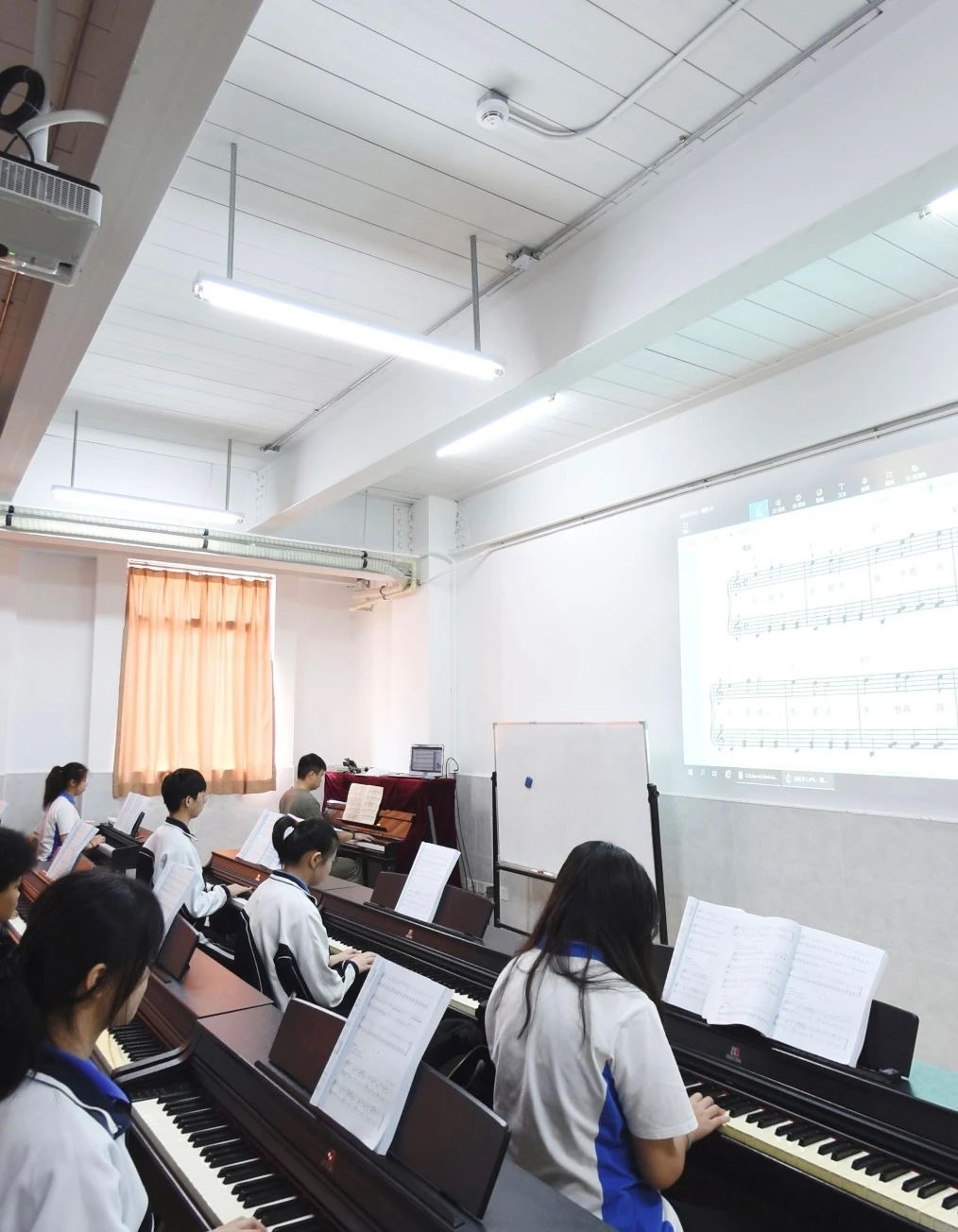 ！理光投影机引领教学场景的数字化革命九游